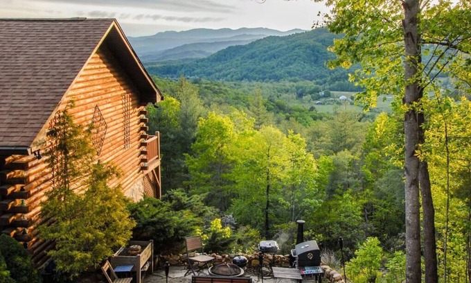 Marion House | Cozy Mountain Cabin