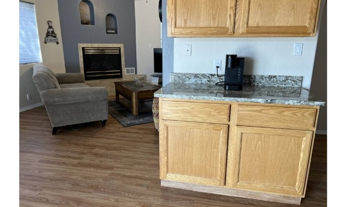 Zuzax House | Cozy Mountain Home 2 Bedroom with Fireplace 20 min to Albuquerque