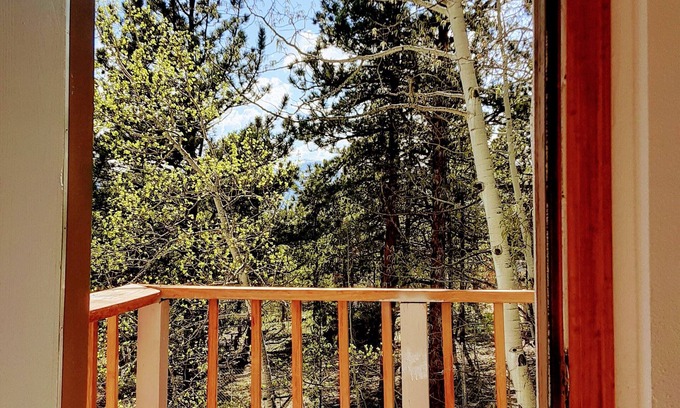 Bailey House | Cozy Mountain Home at Trailheads