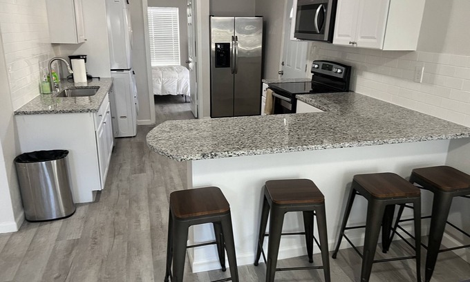 Fort Worth House | Cozy New Remodel 3/1 Neat downtown Fort Woth