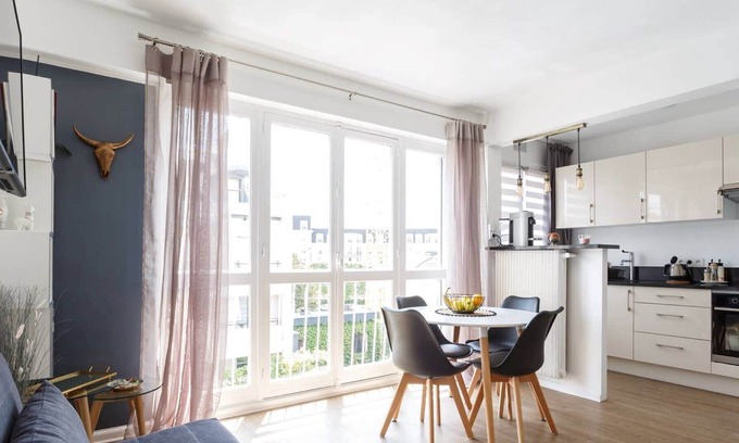 La Garenne-Colombes Apartment | Cozy & new studio near Paris La Défense.