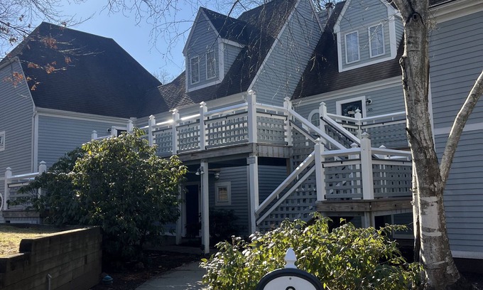 Norwich Villa | Cozy newly renovated condo, in Norwich, CT. 3 mins from Mohegan Sun Casino.