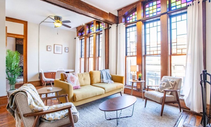 Old City Apartment | Cozy Old City Loft - Minutes from Market Square