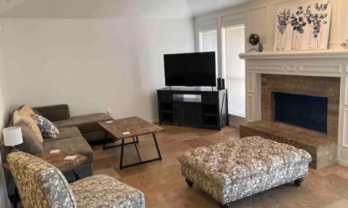 Frisco House | Cozy on Christie