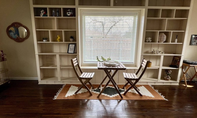 Oak Cliff House | Cozy Park Front house with amazing natural light
