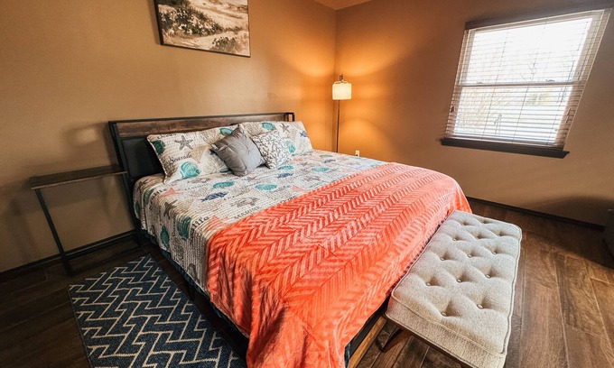 Checotah House | Cozy, pet friendly, 2 bdr house on Lake Eufaula. Near I-40 and Hwy 69.