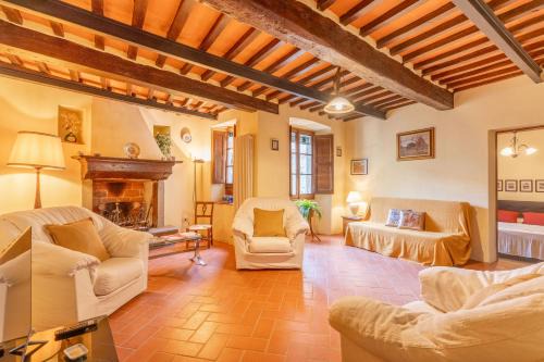 Mologno Apartment | Cozy Pieracchi Apartment - A Slice of History