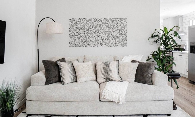 Corridor House | Cozy Private Home, 10-min From DT, Beach & Parks