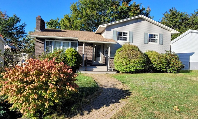 Lower Sackville House | Cozy Private Room in Sackville, Close to Airport