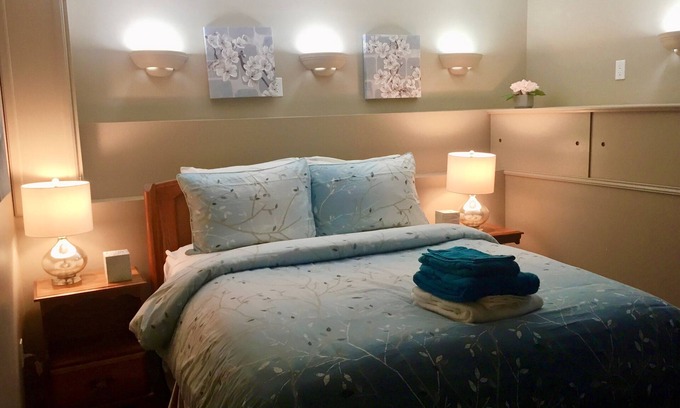 Oaklands Apartment | Cozy Quiet 2 bdrm 3 bed Garden Suite Fully Furnished, All Inclusive with Parking