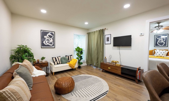 Uptown Apartment | Cozy Quiet1BRM Downtown/Riverwalk/Pearl/Zoo