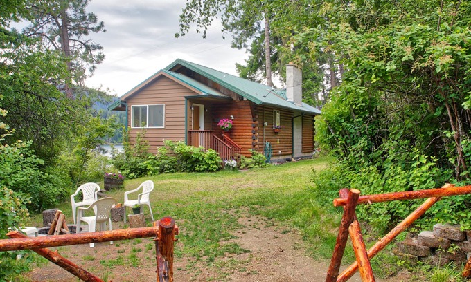 Hayden House | Cozy & Relaxing Cabin w/Paddle Boards, Pedal Boat, Canoe, Kayak and more!