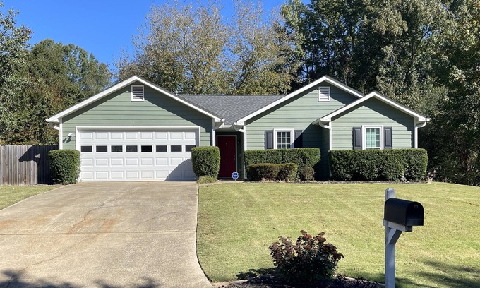 Johns Creek House | Cozy Retreat in Alpharetta. Perfect Getaway