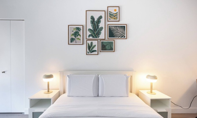 International District Apartment | Cozy retreat in Old Port Montreal