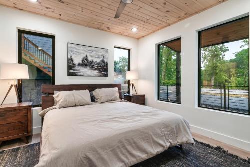 Sevierville House | Cozy Retreat Luxurious stay with Pool & Hot Tub