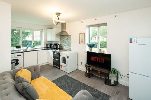Feltham West Apartment | Cozy Retreat Near Heathrow Airport