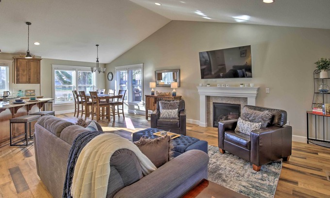 Dallas House | Cozy Retreat w/ Private Yard ~ 13 Mi to Salem