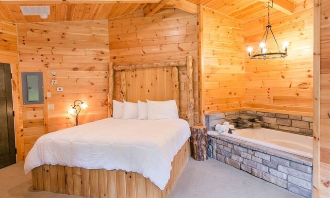 Millersburg Apartment | Cozy Romantic Suite for 2 in Ohio's Amish Country