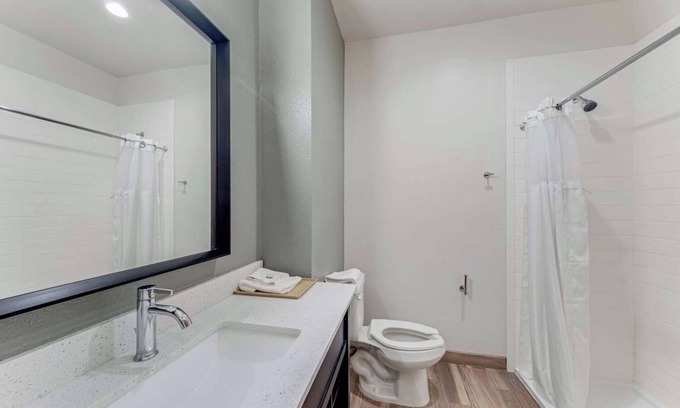 Eastside Promise Neighborhood Hotel | Cozy Room in Budget-Friendly Hotel w/Complimentary Breakfast