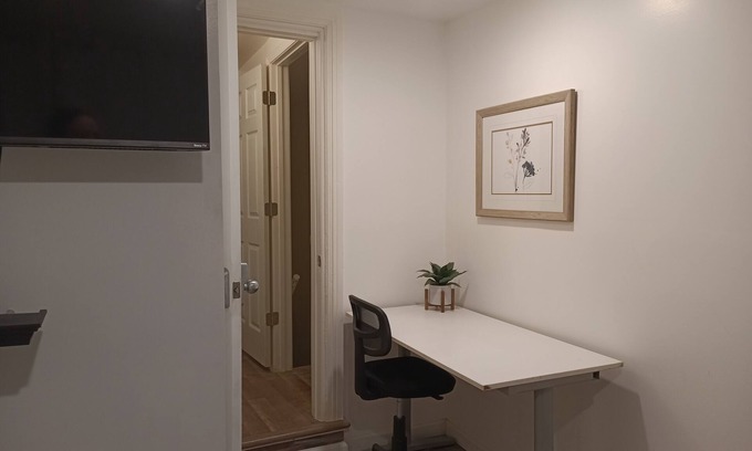 Pottsville House | Cozy room with private bathroom in Pottsville PA by Route 61 near Locust Lake