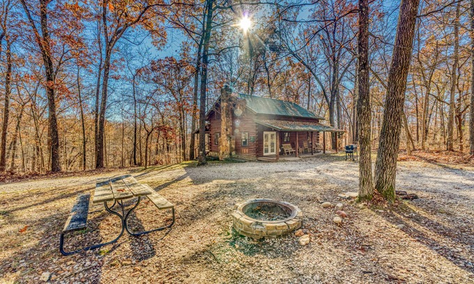Saint Joe Cabin | Cozy, rustic Buffalo River log cabin with indoor/outdoor firepit. Sleeps 10!