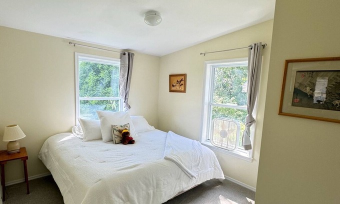 Franklin House | Cozy rustic modern home on the bay!