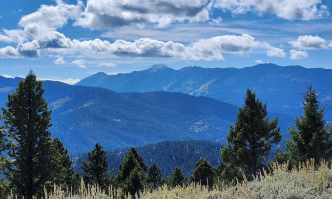 Bozeman House | Cozy Rustic Mountain Cabin | Breathtaking Views