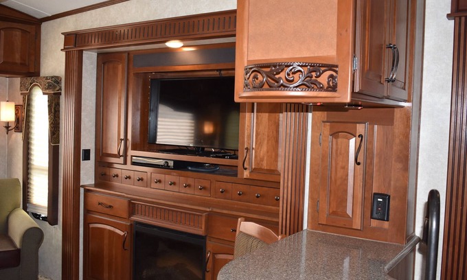 Lake Placid House | Cozy RV in Wonderful Lake Placid with WiFi, AC, fitness room