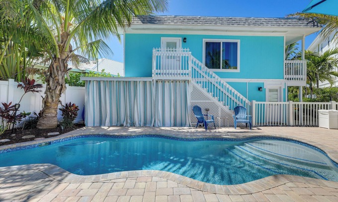Siesta Key Village Apartment | Cozy Siesta Key Dream Inn Rental < 1/2 Mi to Beach