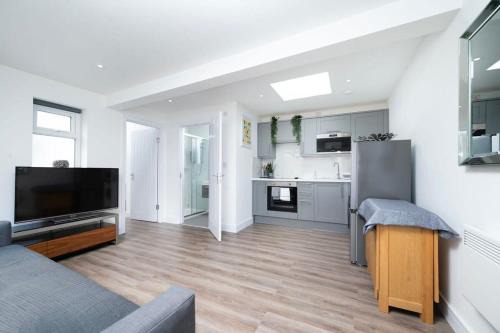 Southbury Apartment | Cozy single level flat with parking
