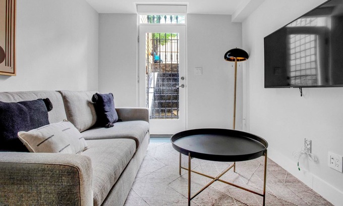 Columbus Apartment | Cozy South End Studio near T, Shops + Dining, by Blueground