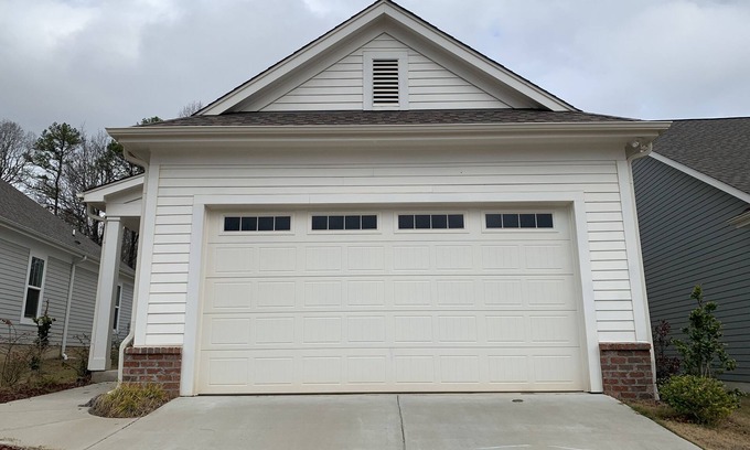 Oxford House | Cozy Southern Retreat, 4 Spacious Bedrooms, Massage Chair, 8 Mins to Ole Miss