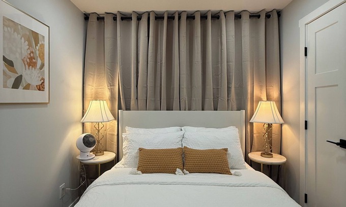 Airdrie Apartment | Cozy. Spacious. 5 min to XIron Mall. 15 to Airport. Well equip kitchen.