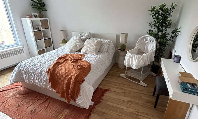 Saint-Laurent Apartment | cozy, spacious and bright 3 bedrooms apartment, walking distance to metro.