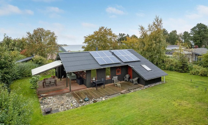 Norsminde House | Cozy, spacious cottage with sea view in charming location.