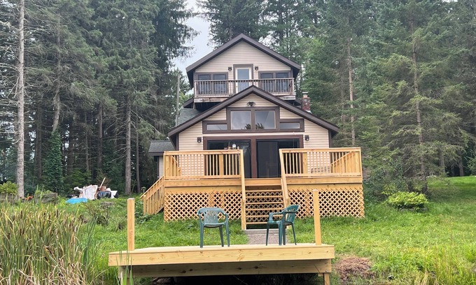 Gilboa House | Cozy & Spacious Upstate Lakefront Getaway w/Private Dock Only 2.5 Hrs from NYC