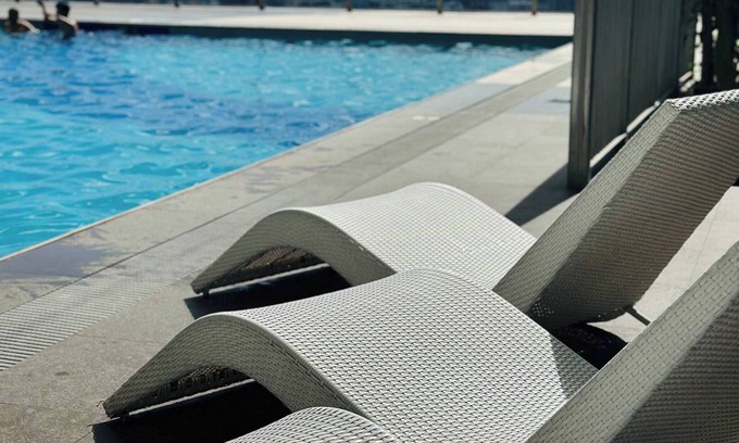 South Triangle Condo | Cozy Staycation With Netflix, Pool, Ps4, Board Games