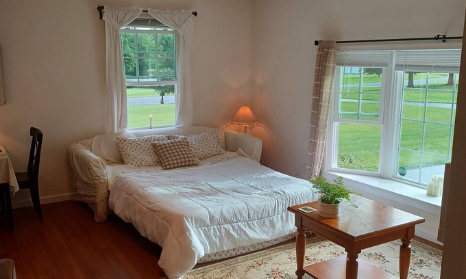 Lewisville Apartment | Cozy studio in charming Elkton with AC and WiFi included. 3 miles from Fair Hill