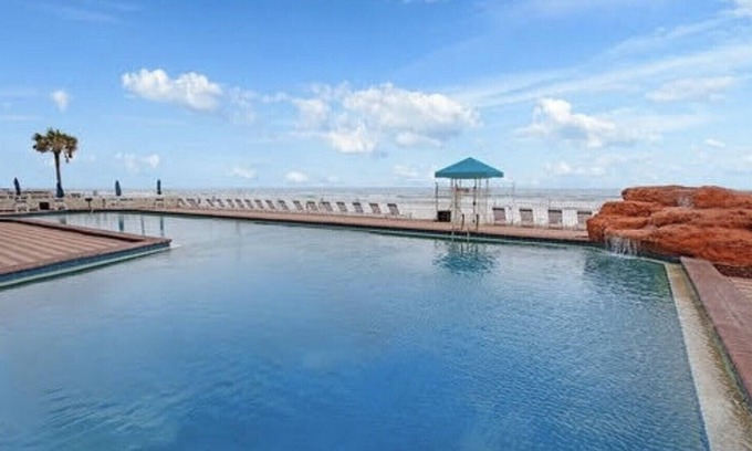 Lenox Park Apartment | Cozy studio, Right on the Beach. Walk to Daytona’s Famous Places, Non smoking