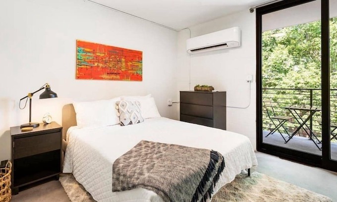 Virginia Highland Apartment | Cozy Studio with Queen Bed, City Walkable!