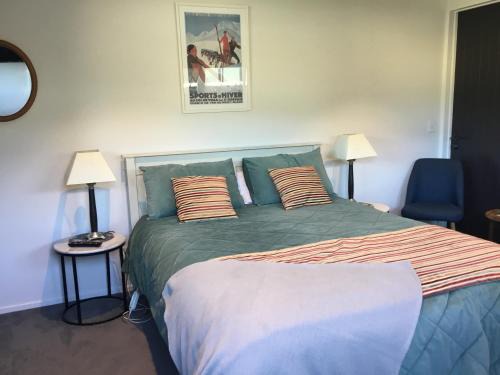 Wanaka Apartment | Cozy stylish studio Entry off Northburn road