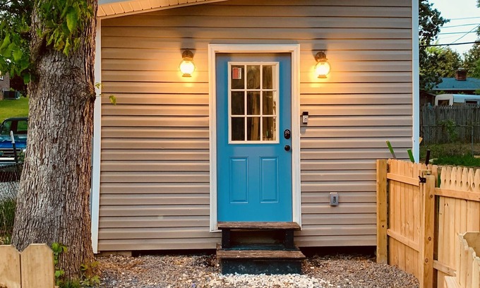 Charlotte House | Cozy Tiny Home located 15 minutes from uptown Charlotte!nnPet friendly!