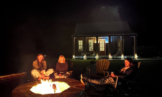 Oxford Cabin | Cozy tiny house cabin on a farm stay in charming Oxford with seasonal pool