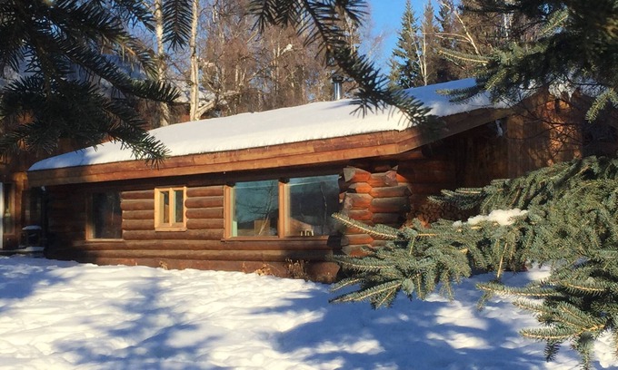 College Cabin | Cozy two bedroom log cabin on the Chena River near town.