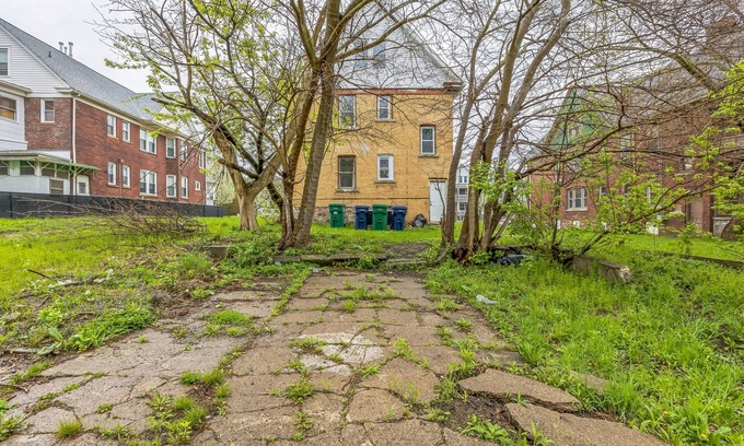 Downtown Niagara Falls Apartment | Cozy Upper Flat Minutes From Niagara Falls 3 Bedroom Apts