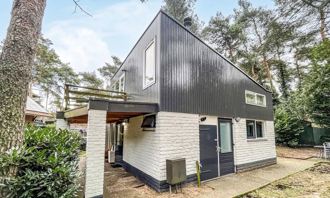 Langstraat House | Cozy vacation home on a camping site close to nature.