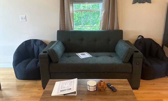 Freetown Apartment | Cozy Valley View Studio