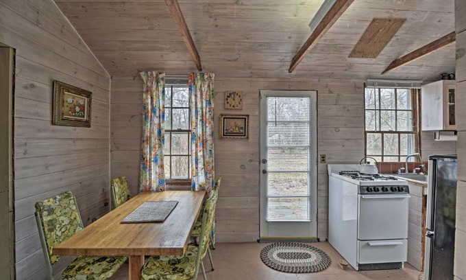 Tisbury House | Cozy Vineyard Haven Cottage Less Than 1 Mi to Beach!