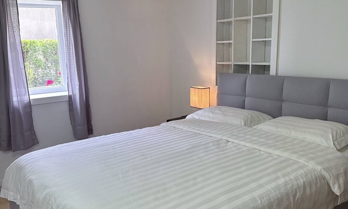 Burnaby House | Cozy walk in basement suite