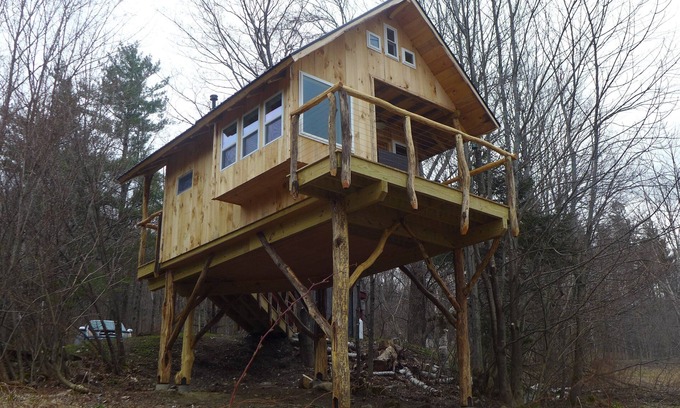 Moretown Cabin | Cozy warm treehouse with Amazing views! Winter Paradise! Hike from cabin